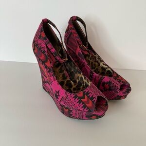 Betsey Johnson Minzie‎ Wedge Shoes Women's 8.5M Tribal  Southwest Ankle Strap